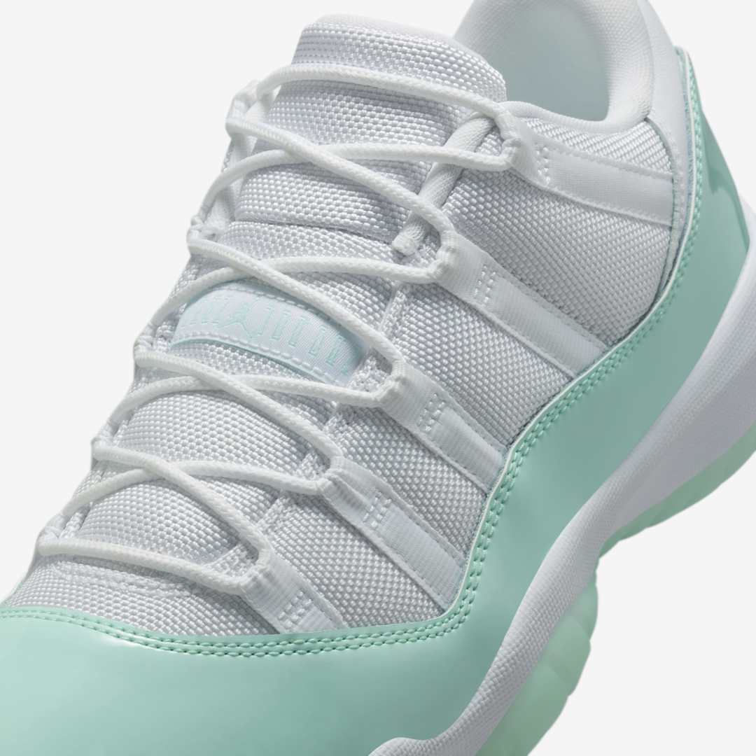 Air Jordan 11 Low WMNS "Igloo" AH7860-103