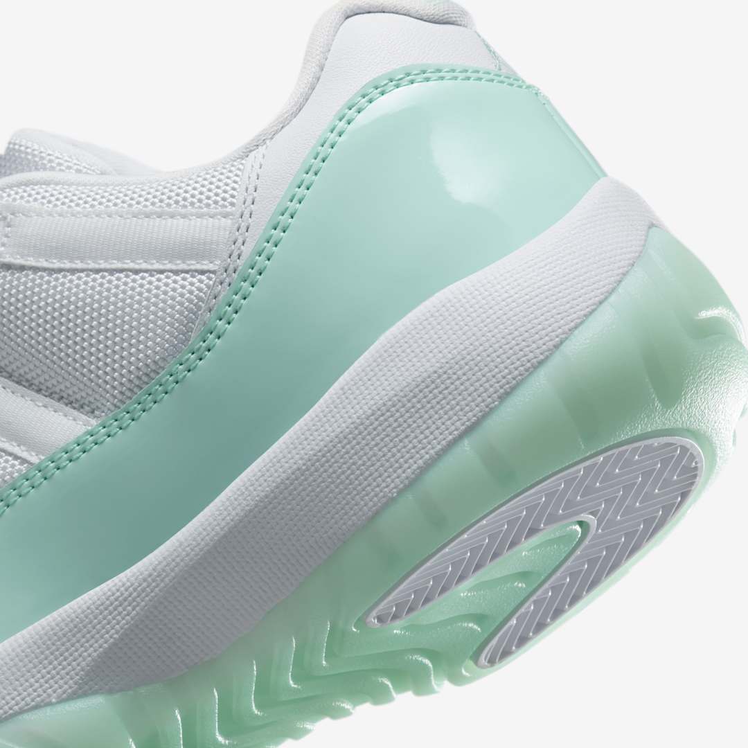 Air Jordan 11 Low WMNS "Igloo" AH7860-103
